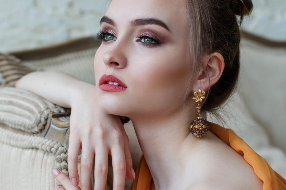 girl-2366438_1280